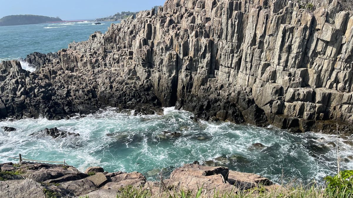 最後は東尋坊へ。
ここはめっちゃくちゃ観光地らしいけど、大変良い場所でした...