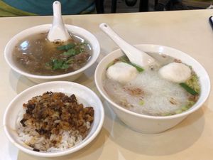 食べてみたら美味しくてびっくり臭豆腐。
フワサク台湾ドーナツ。
本場のルー...