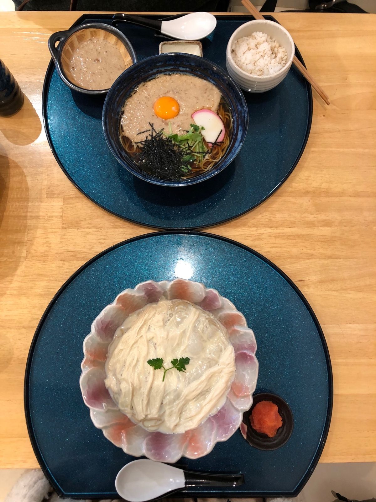 大涌谷からの壮大な富士山。
おしゃれなお蕎麦屋さん。