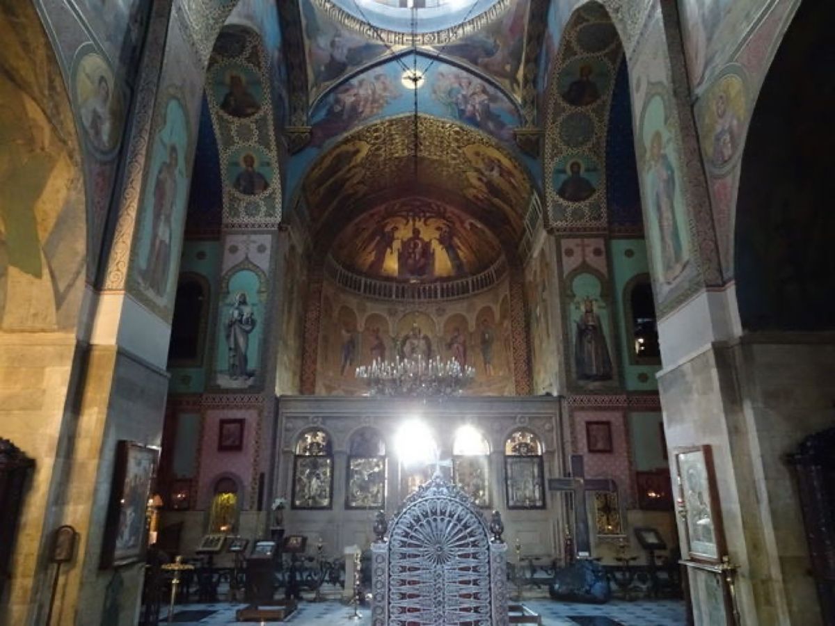 1枚目はメテヒ教会とワフタング・ゴルガサリ像で、下にあるのは守護聖人アボの...