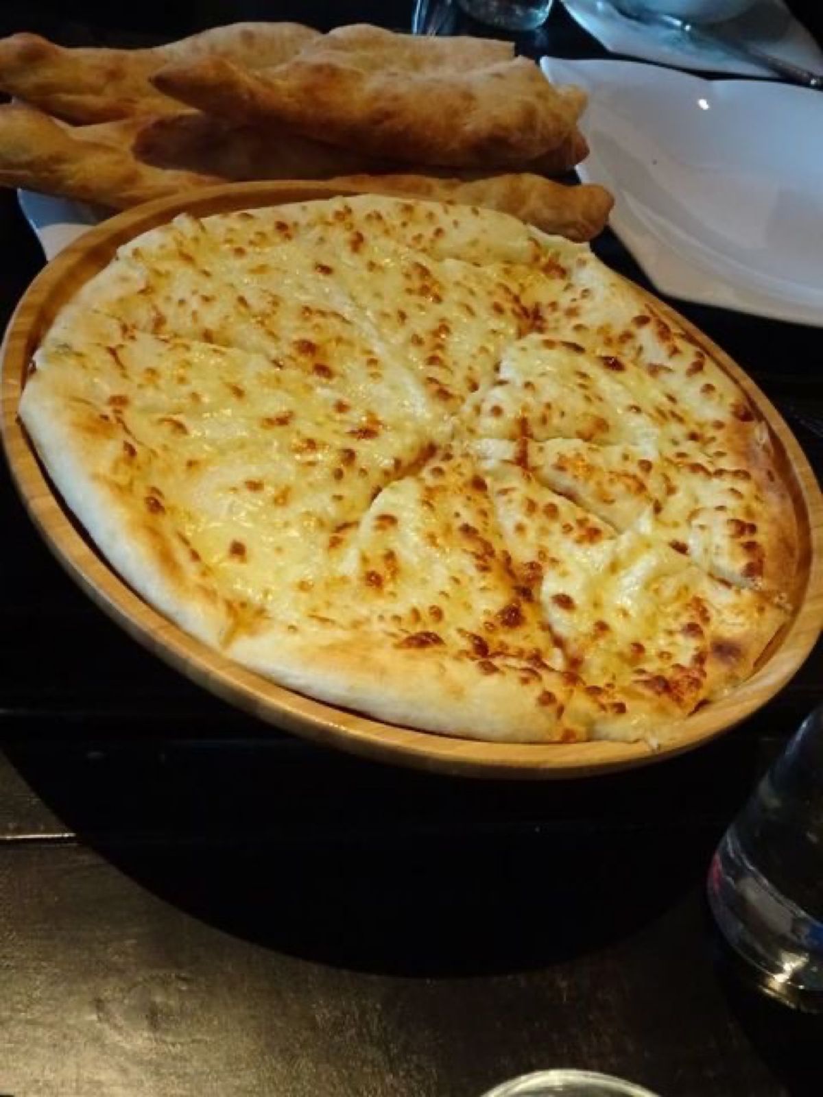 1枚目はヒンカリという巨大な水餃子のような食べ物です🥟
2枚目はクタブとい...