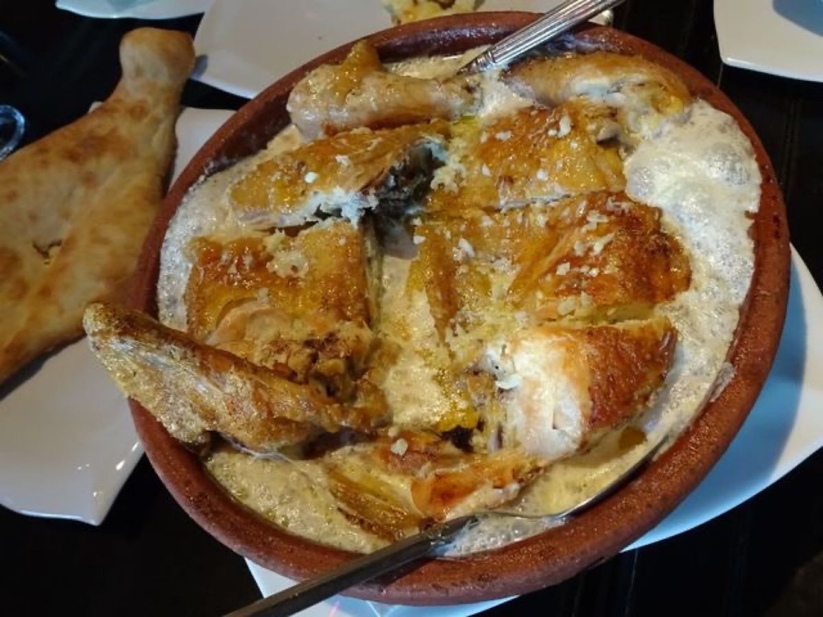 1枚目はヒンカリという巨大な水餃子のような食べ物です🥟
2枚目はクタブとい...