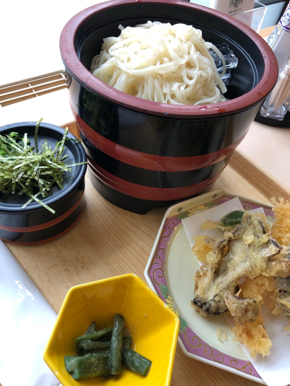 乳頭温泉郷まで
まだ雪が残っててびっくり