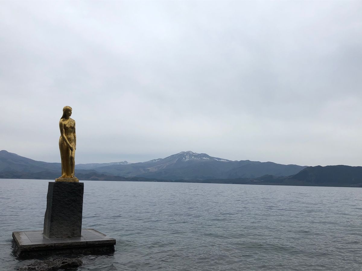 田沢湖たつこ像