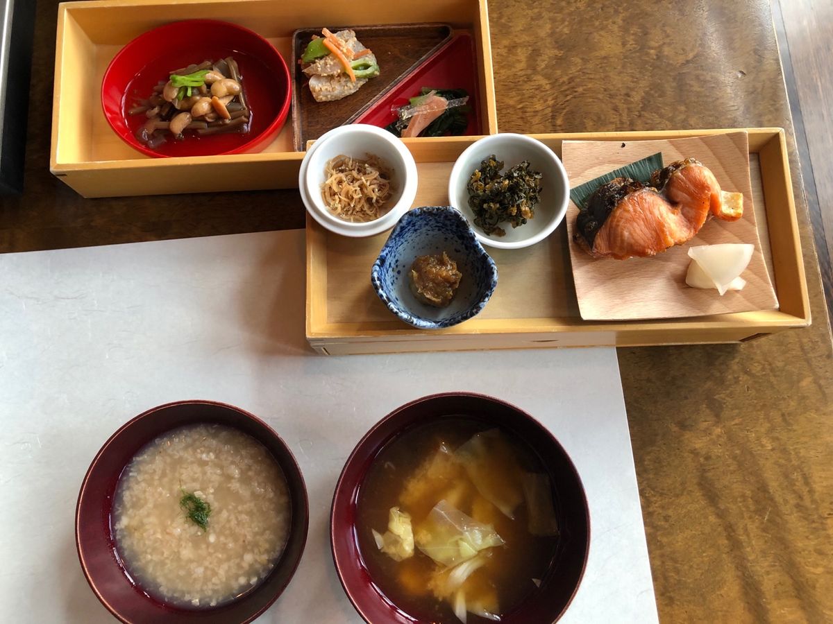 食事も芸術。
見ても食べても楽しめる。
素敵なおもてなし。
星のや軽井沢。
