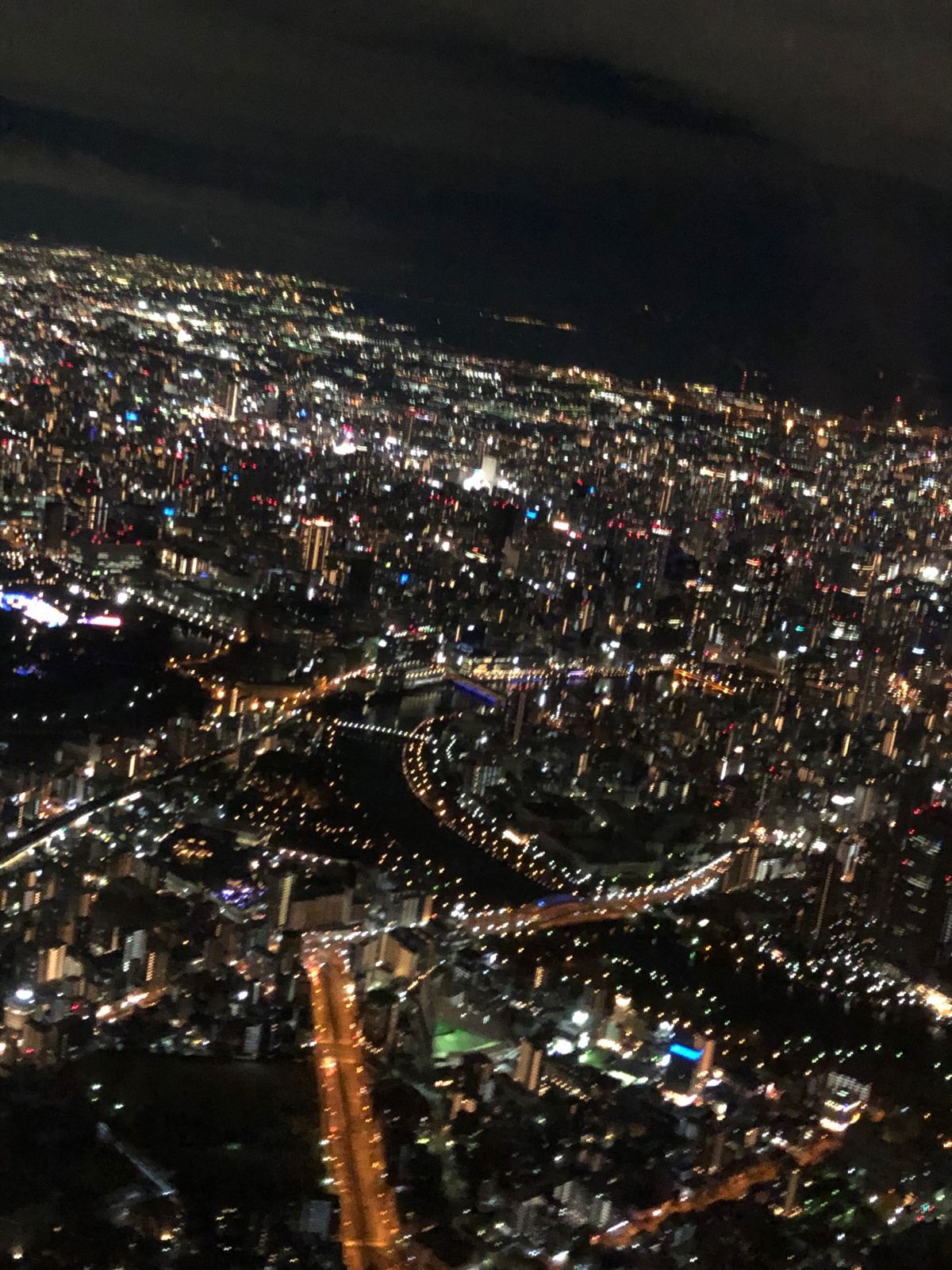 空港でいっぱい飲んで大阪への帰路につきました