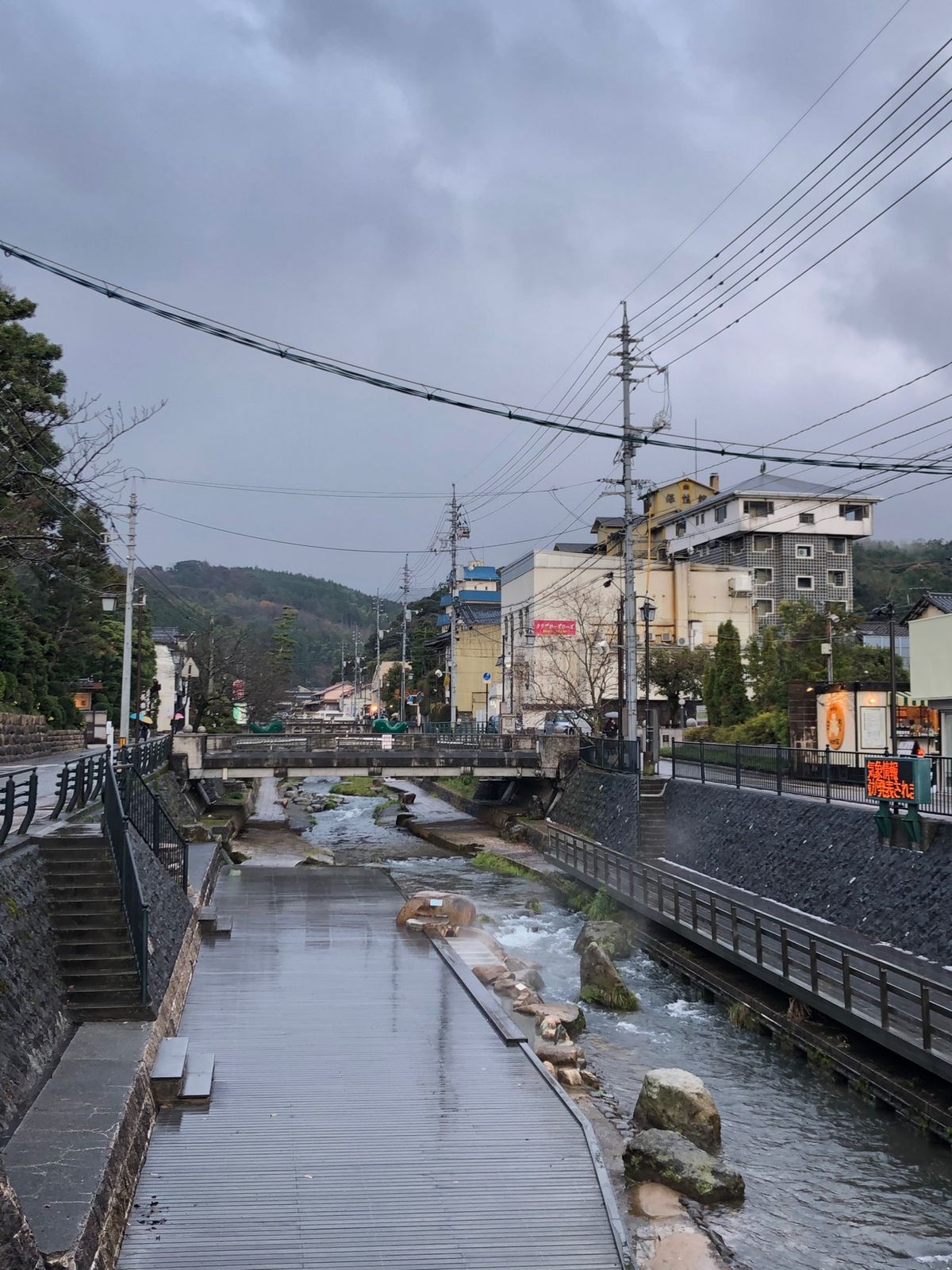 境港からベタ踏み坂を通ってまた松江に戻ります。
玉造温泉入って宍道湖眺めて...