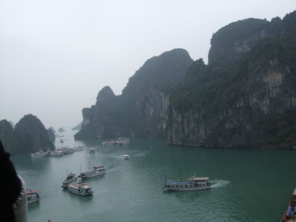 ハロン湾とハノイ
晴れならきれいなんでしょうね
Tripnoteにも同時投...