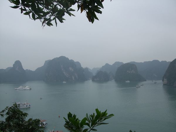 ベトナム・ハノイ「ベトナム」の写真：ハロン湾とハノイ
晴れならきれいなんでし...