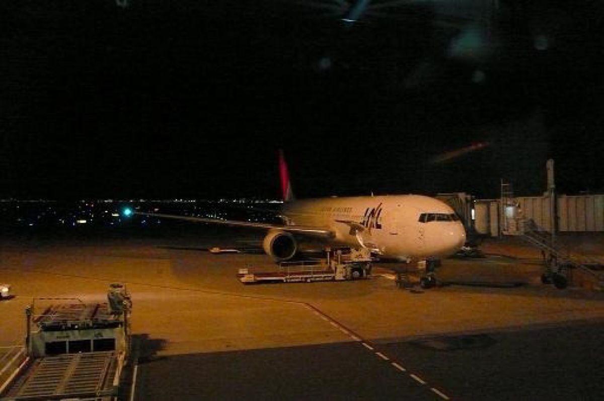 ★1日目

22:00発のＪＡＬ便で出発✈️

1時間後、お決まりの機内食...