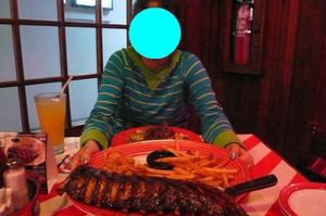 ★3日目

最後の夕食。

ホテルのすぐ側にある【TGI フライデーズ」
...