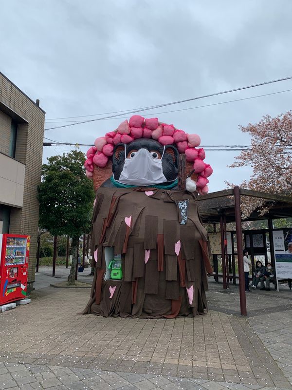 日本・滋賀県「滋賀旅行」の写真：信楽町　行く先々でたぬきがお出迎え