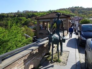 1枚目は城壁、2枚目は市庁舎、3枚目と4枚目はシグナギの町の雰囲気です📷