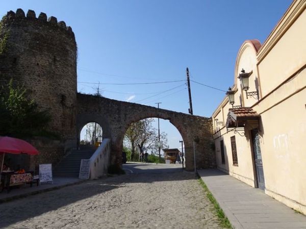 ジョージア・シグナギ「シグナギ（ジョージア）」の写真：1枚目は城壁、2枚目は市庁舎、3枚目と4...