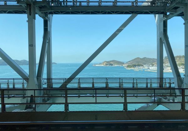 日本・岡山「心の洗濯をしに愛媛」の写真：瀬戸大橋を渡って四国上陸。
高松の植田う...