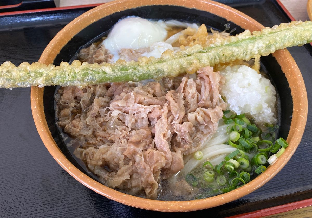 瀬戸大橋を渡って四国上陸。
高松の植田うどんさんでお昼ご飯。
肉ぶっかけ中...