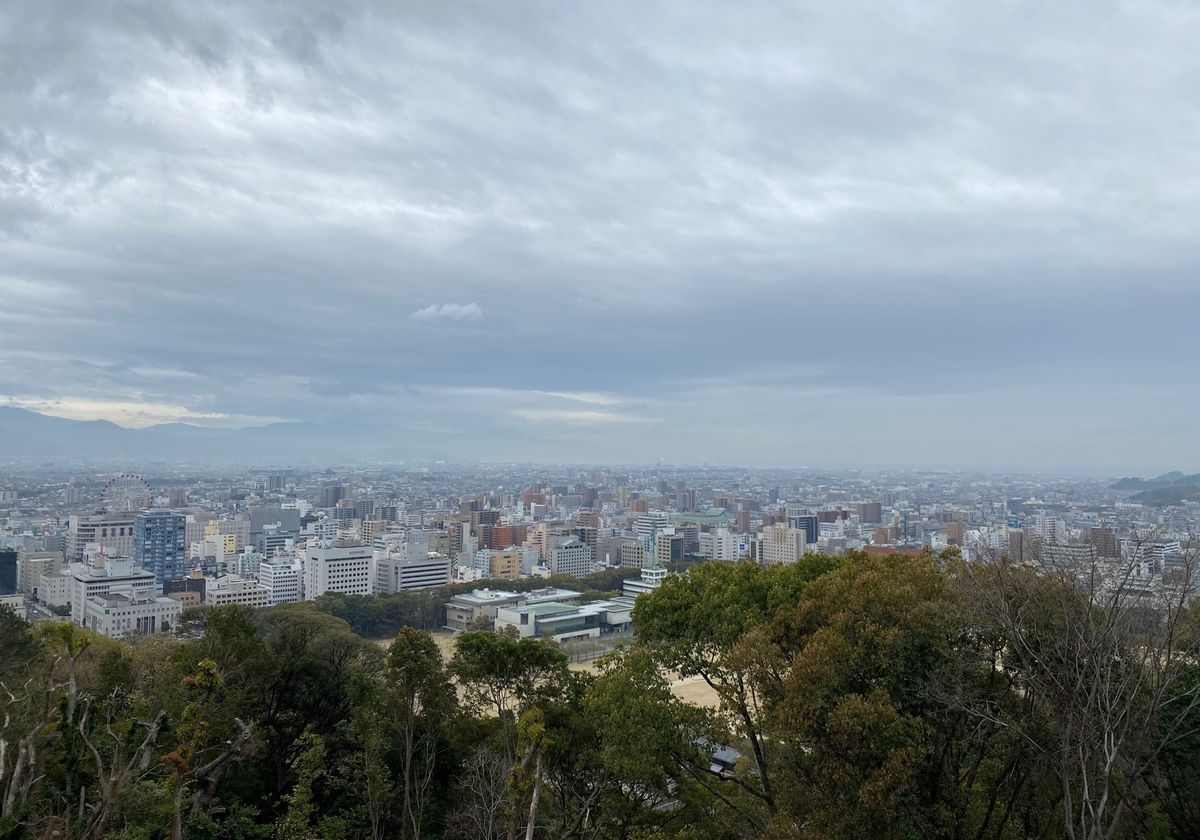 松山城。
ちょっと天気は良くなかったけど、蛇口から出るオレンジジュースをお...
