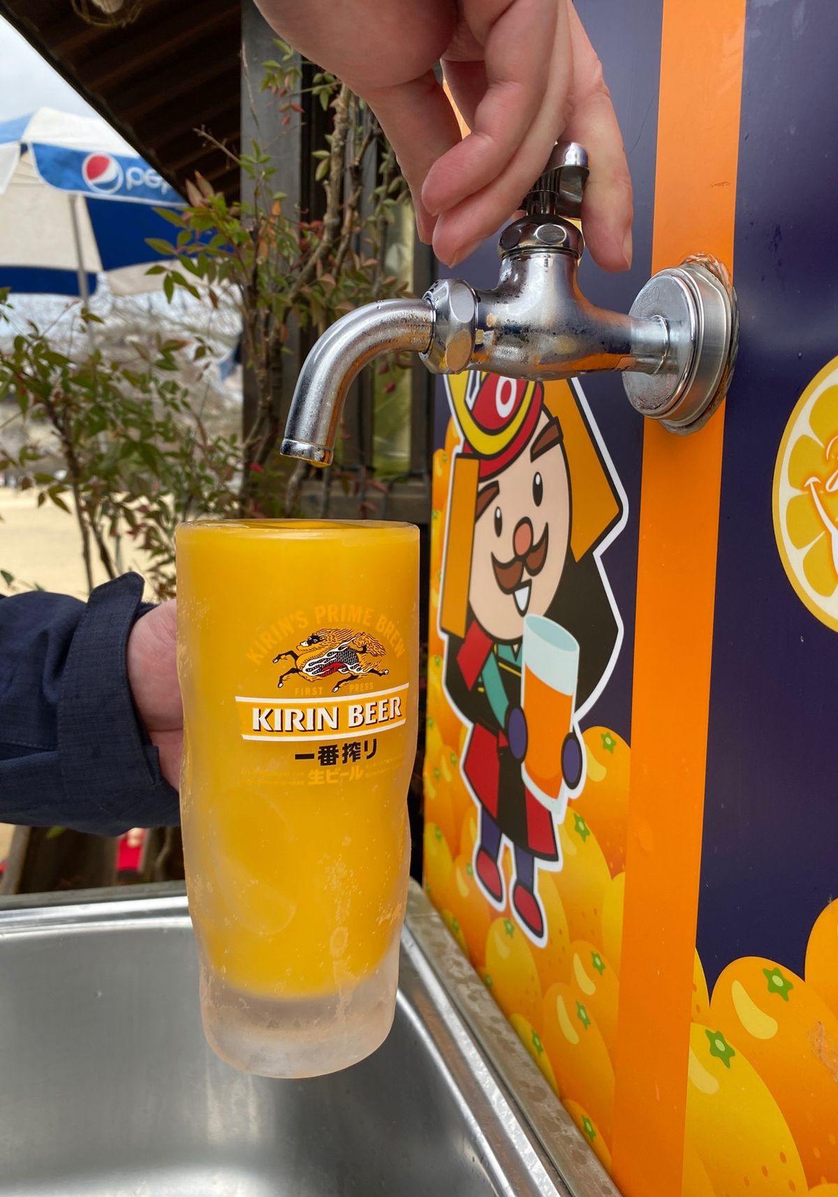 松山城。
ちょっと天気は良くなかったけど、蛇口から出るオレンジジュースをお...