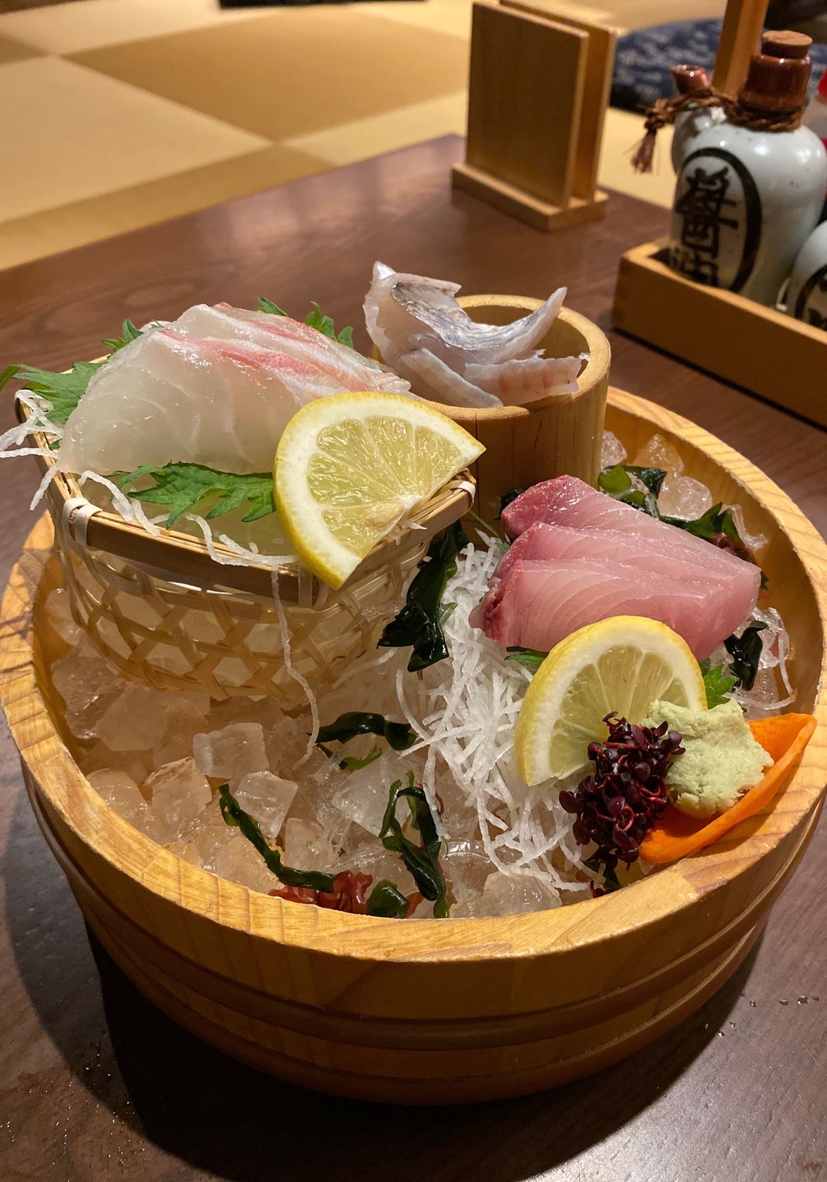 道後温泉の夜。
やっぱりビールとお造り、そしてじゃこ天。