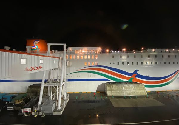 日本・岡山「心の洗濯をしに愛媛」の写真：帰りはフェリー。
ビールとお夜食に宇和島...