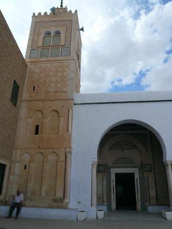 チュニジア・チュニジア「チュニジア」の写真：★2日目

大モスク到着。

天井は細か...