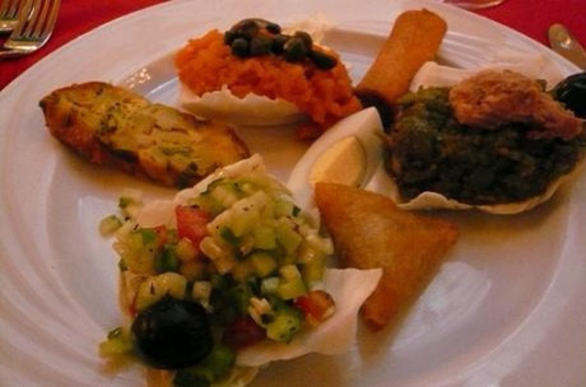 ★3日目

最後の夕食は演奏付。

まずは前菜。これだけでお腹いっぱい(＠...