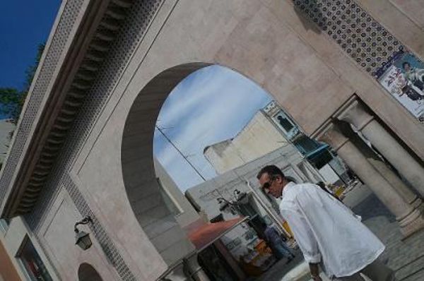 チュニジア・チュニジア「チュニジア」の写真：★1日目

門を潜るとたくさんのマーケッ...