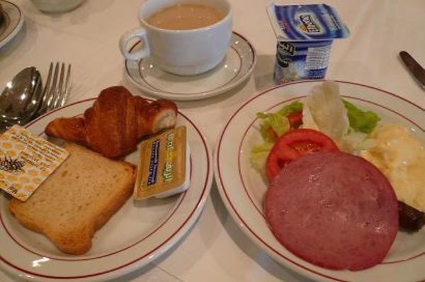 チュニジア・チュニジア「チュニジア」の写真：★3日目

ホテルの朝食。

午前はカタ...