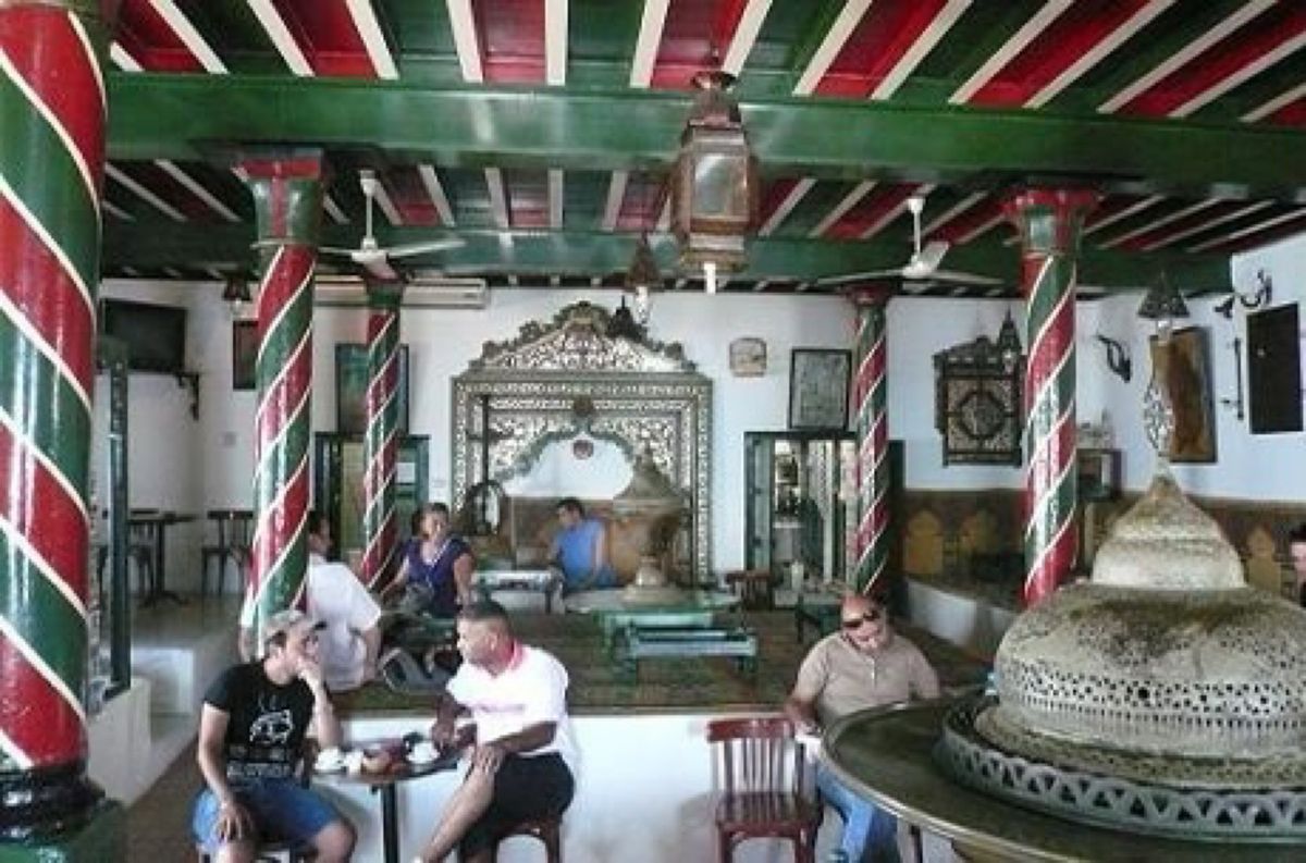 ★3日目

自由時間前に添乗員さんが「チュニジアで一番古いカフェです。」と...