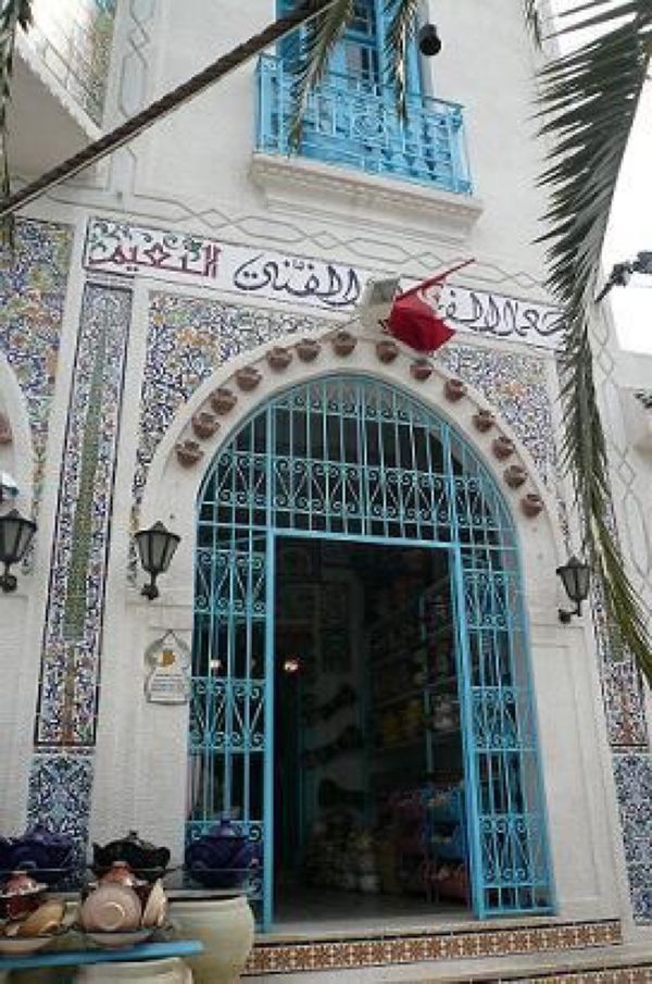 チュニジア・チュニジア「チュニジア」の写真：★1日目

お昼頃に到着。

「お～眩し...