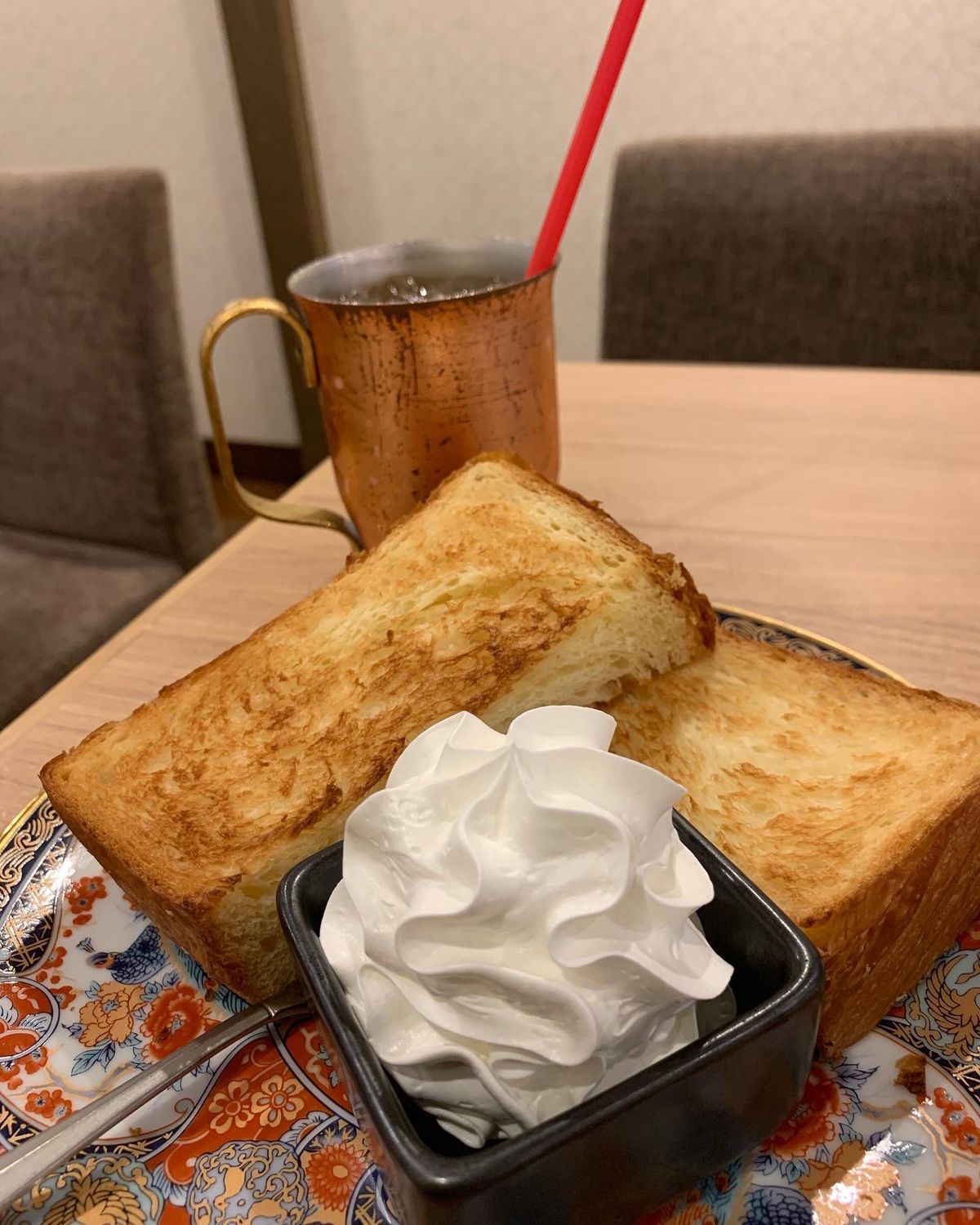 【ミヤビカフェ　神保町】のモーニングは、食パンが美味しかったぁ🍞

後で調...