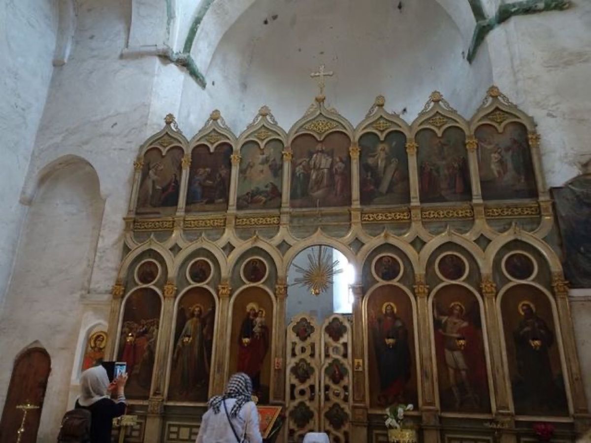 1枚目はジンヴァリ貯水湖とコーカサス山脈、2枚目はムツヘタのジュヴァリ教会...