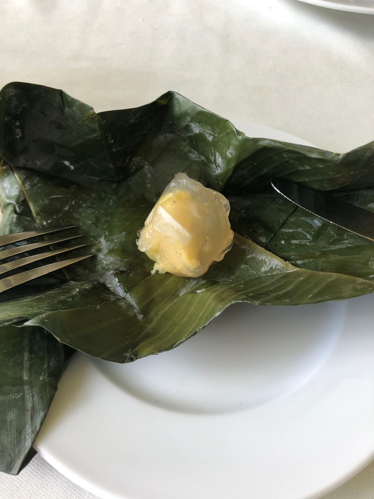 2日目　ランチはツアーで川沿いのお店へ。
メニューは1日ディナーとモロかぶ...