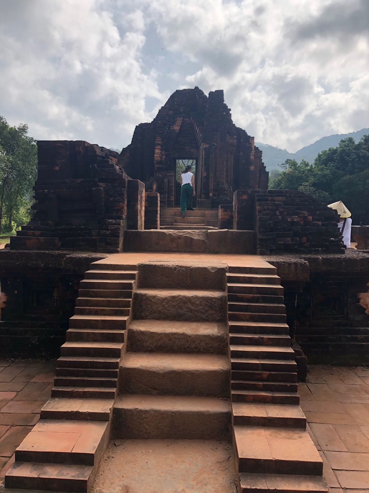 2/4  2日目　オプショナルツアー
世界遺産ミーソン遺跡