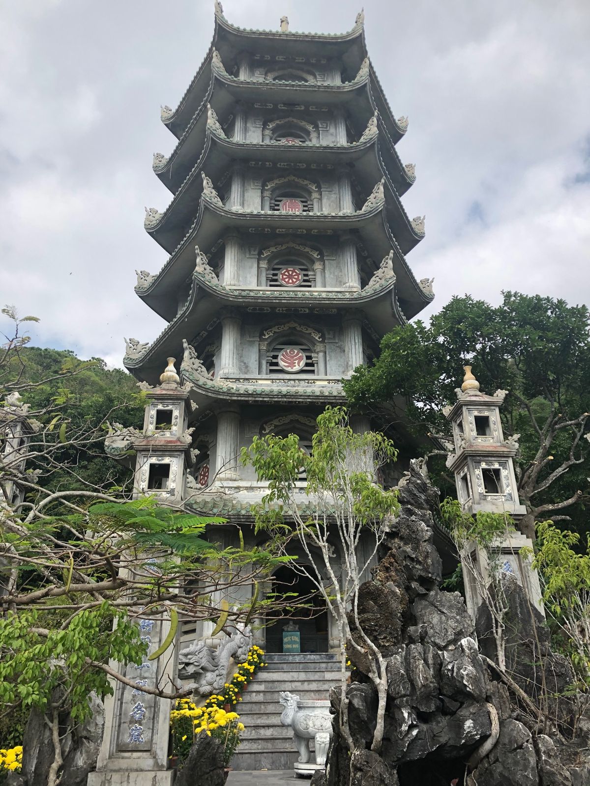 3日目　ダナン観光へ
ダナンへはGrabでタクシーを呼ぼうとするも、なかな...