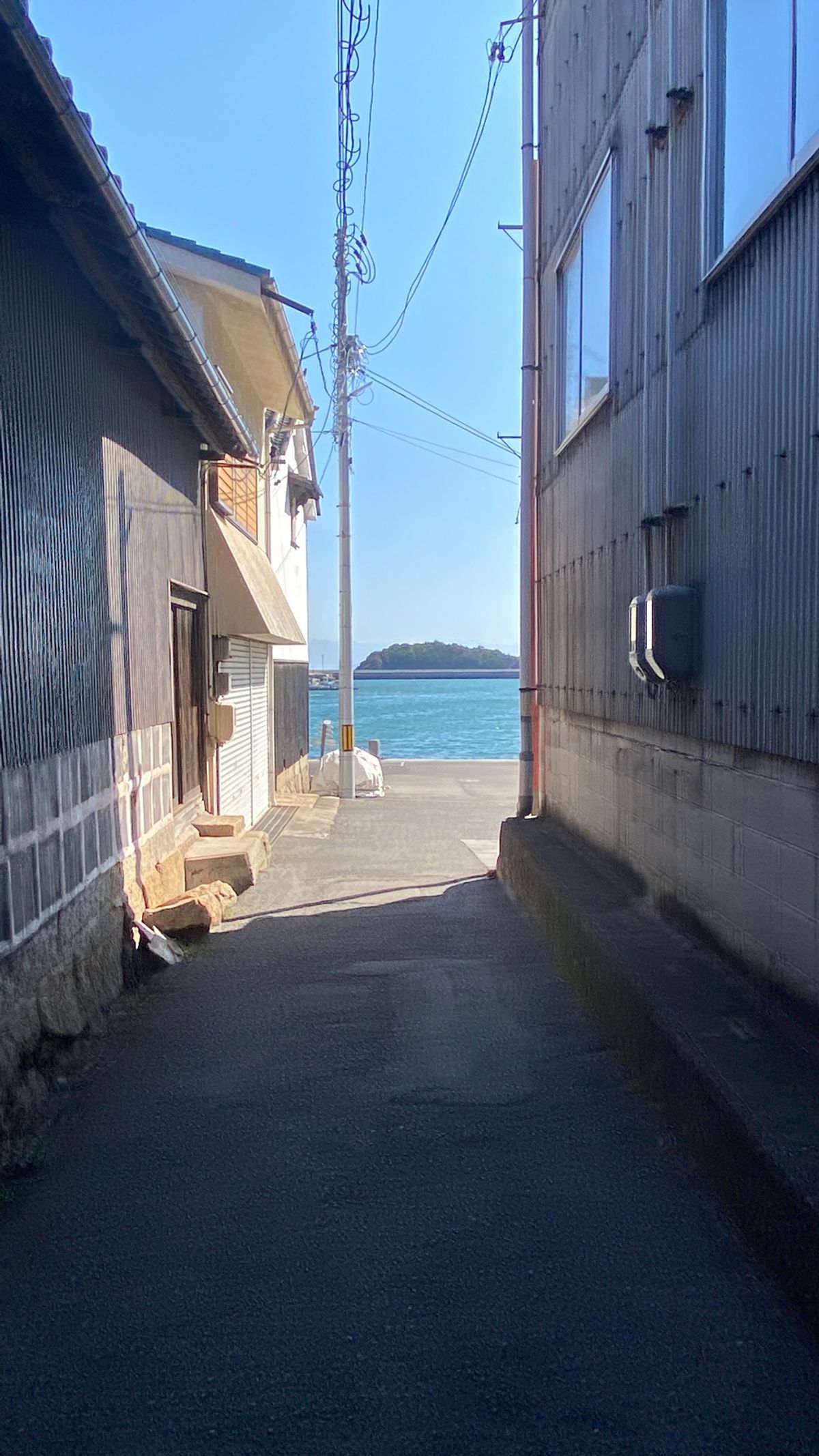 バスに乗って鞆の浦まで。
晴れ。
暑い。