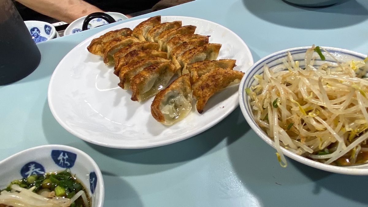 ヒールの後に追いビール。
広島の餃子屋さん事情を知らなかったのでちょっとビ...