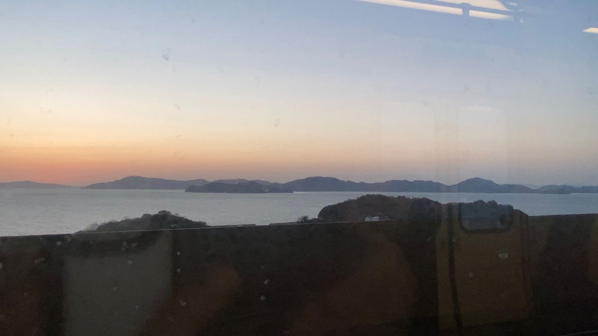 人生初瀬戸大橋は夕焼け。
日暮れに琴平到着。