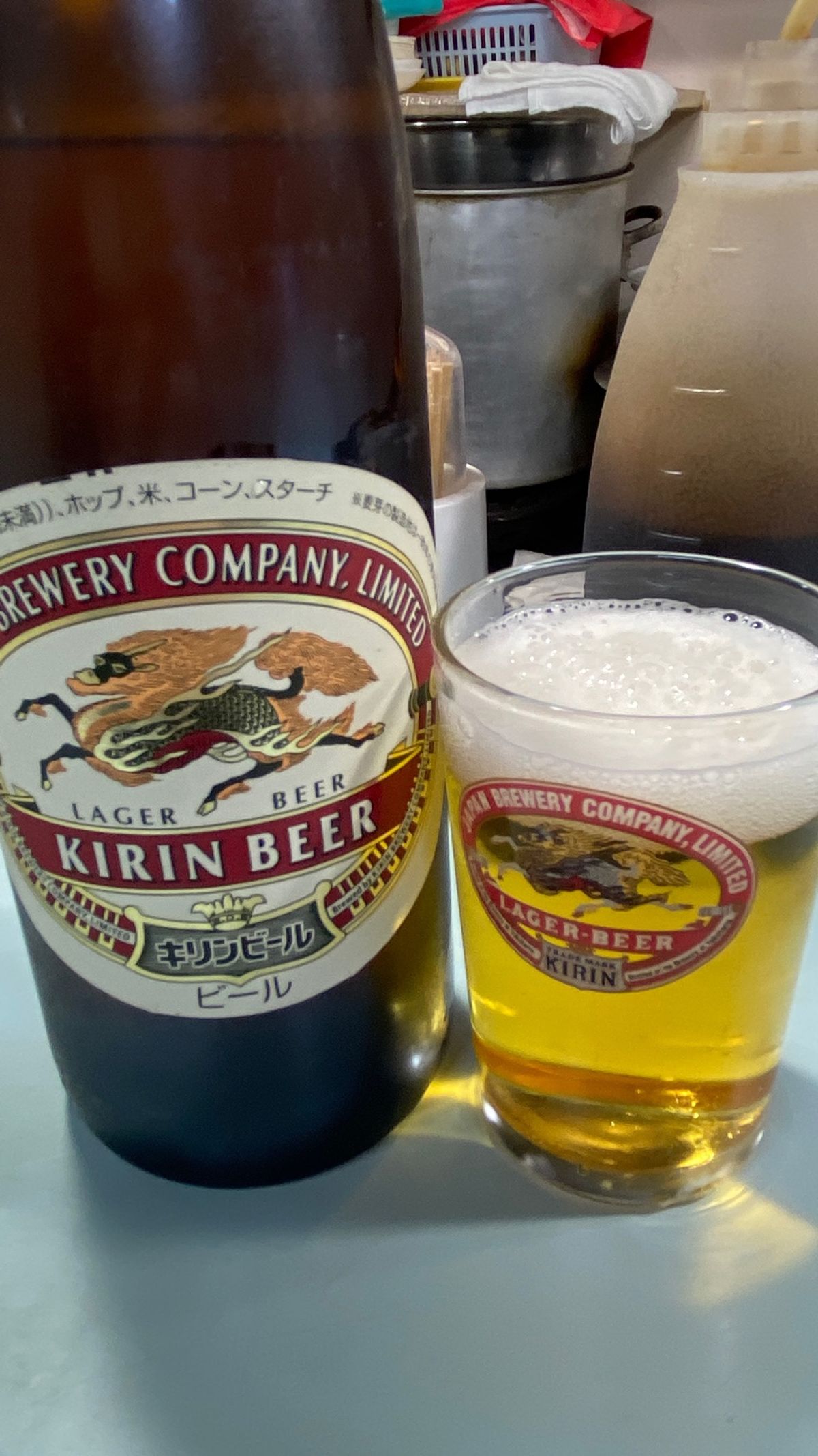 ヒールの後に追いビール。
広島の餃子屋さん事情を知らなかったのでちょっとビ...