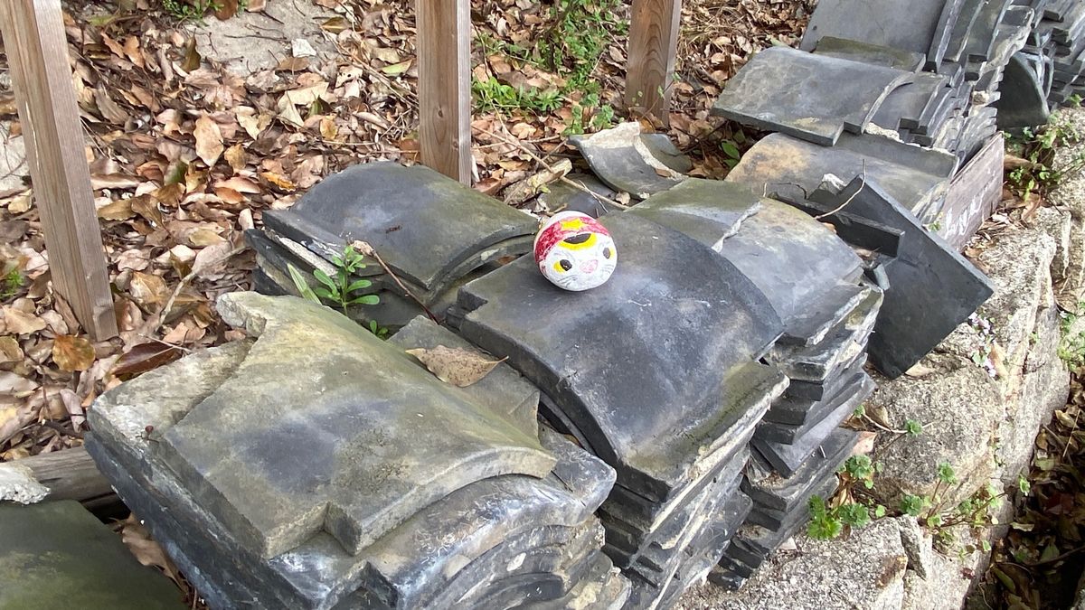 散策。
よく晴れた尾道の空に桜映え。