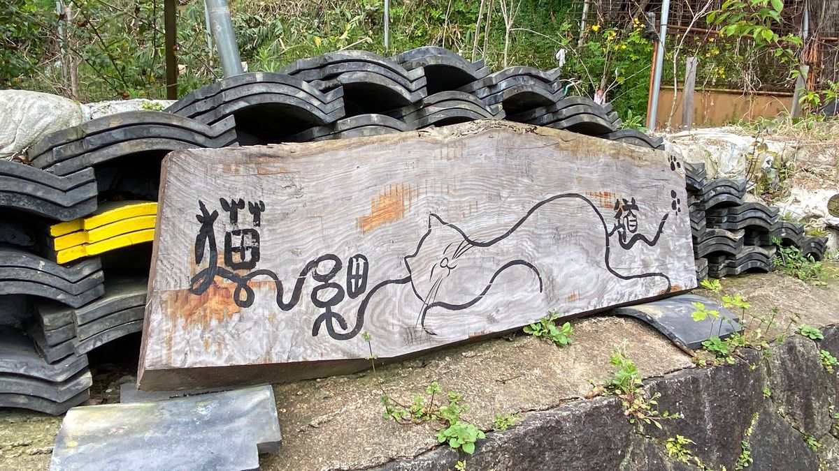 散策。
よく晴れた尾道の空に桜映え。