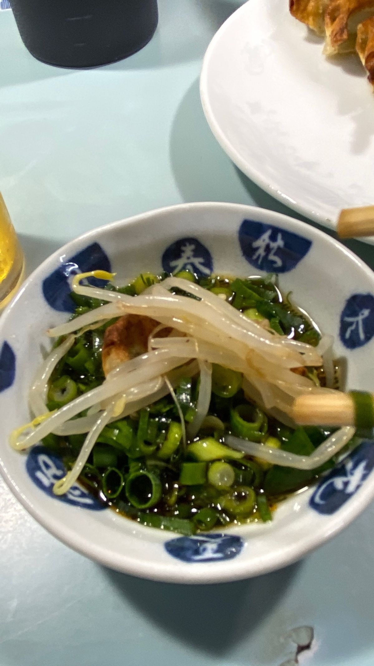 ヒールの後に追いビール。
広島の餃子屋さん事情を知らなかったのでちょっとビ...