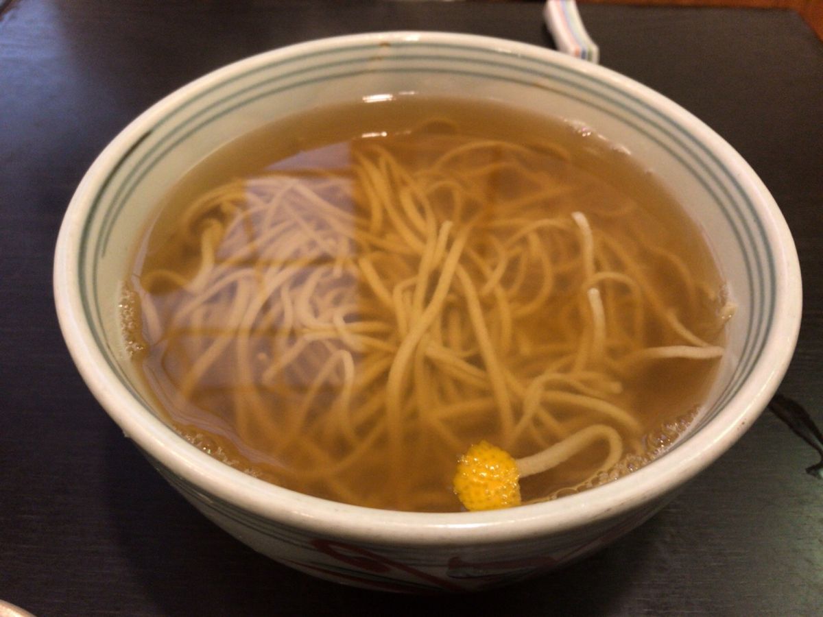 ちょっと遅目のお昼は松翁さんのお蕎麦。
大胆にもりとかけ。