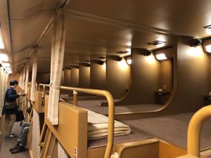 サンライズ瀬戸。
のびのびシート意外と快適☆
車窓からの日の出。
あっとい...