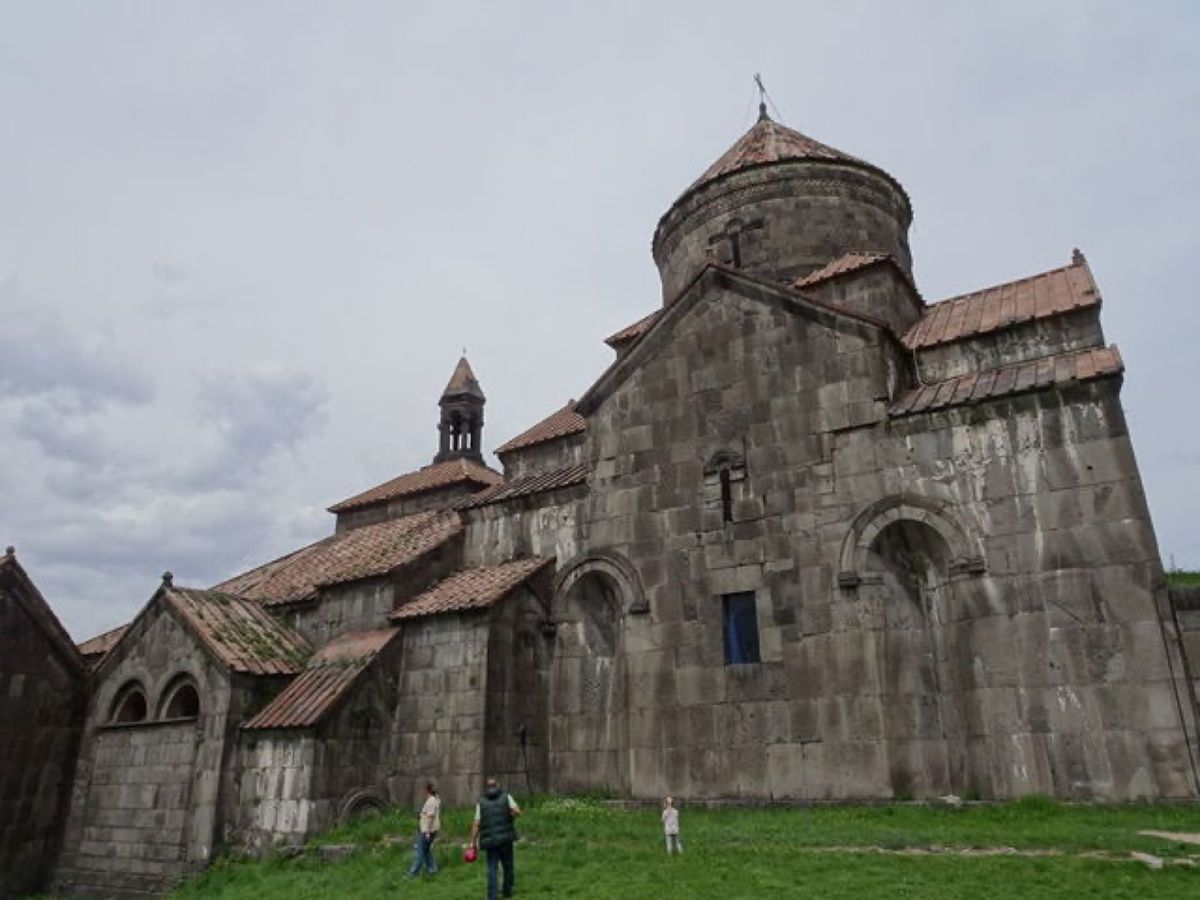 1枚目はハフパト修道院、2枚目はハフパトの聖十字架、3枚目と4枚目はハチュ...