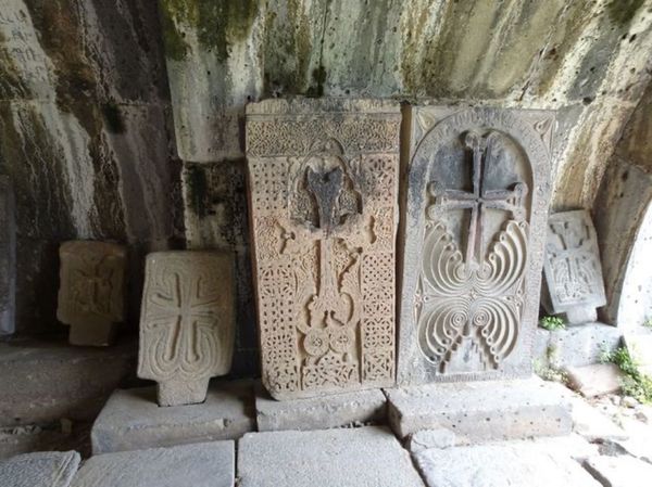 アルメニア・コーカサス「世界遺産「ハフパトとサナヒンの修道院」」の写真:1枚目はハチュカル、2枚目から4枚目はハ...