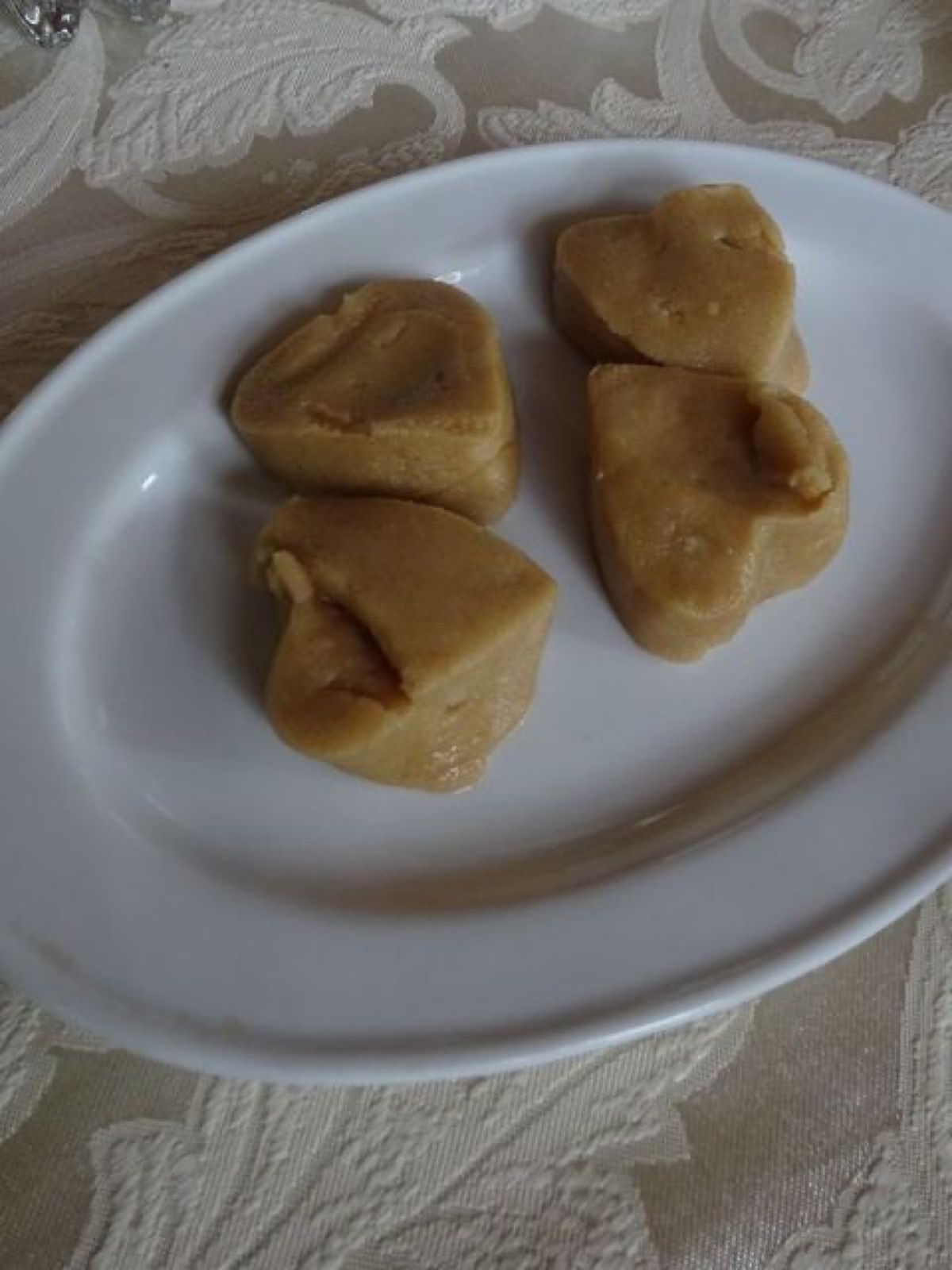 1枚目はホロバツという串焼き料理ですが、コーカサス地方では串焼きがよく食べ...
