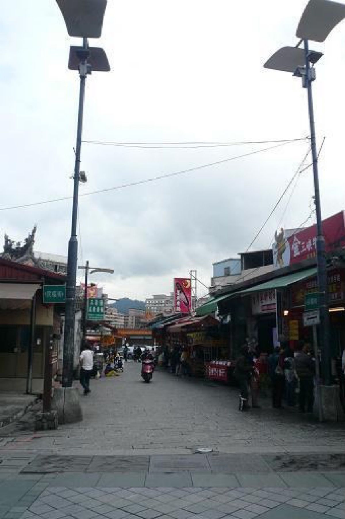 ★3日目

食事が終わると、観光の続き。

三峡渓観光 ⇒陶磁老街⇒免税店...