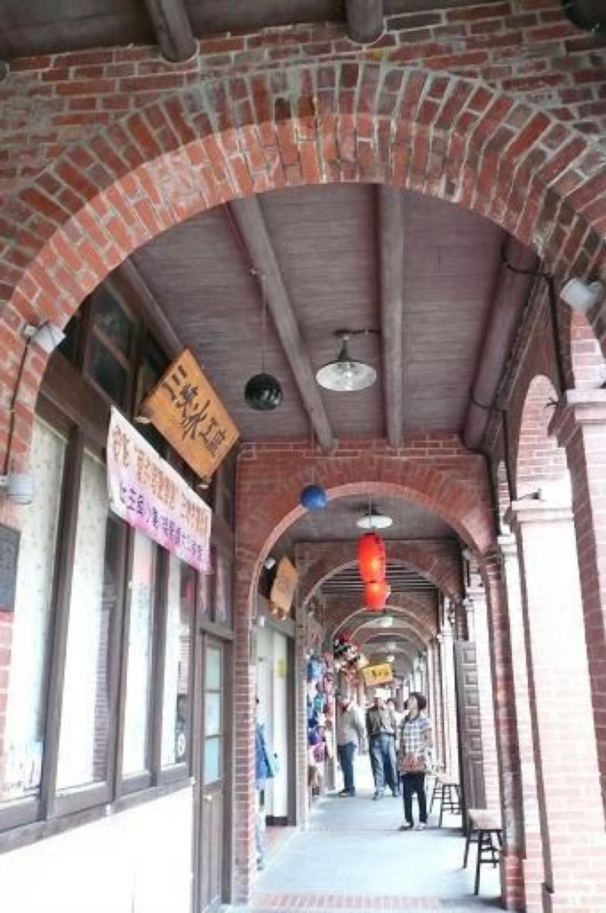 ★3日目

食事が終わると、観光の続き。

三峡渓観光 ⇒陶磁老街⇒免税店...