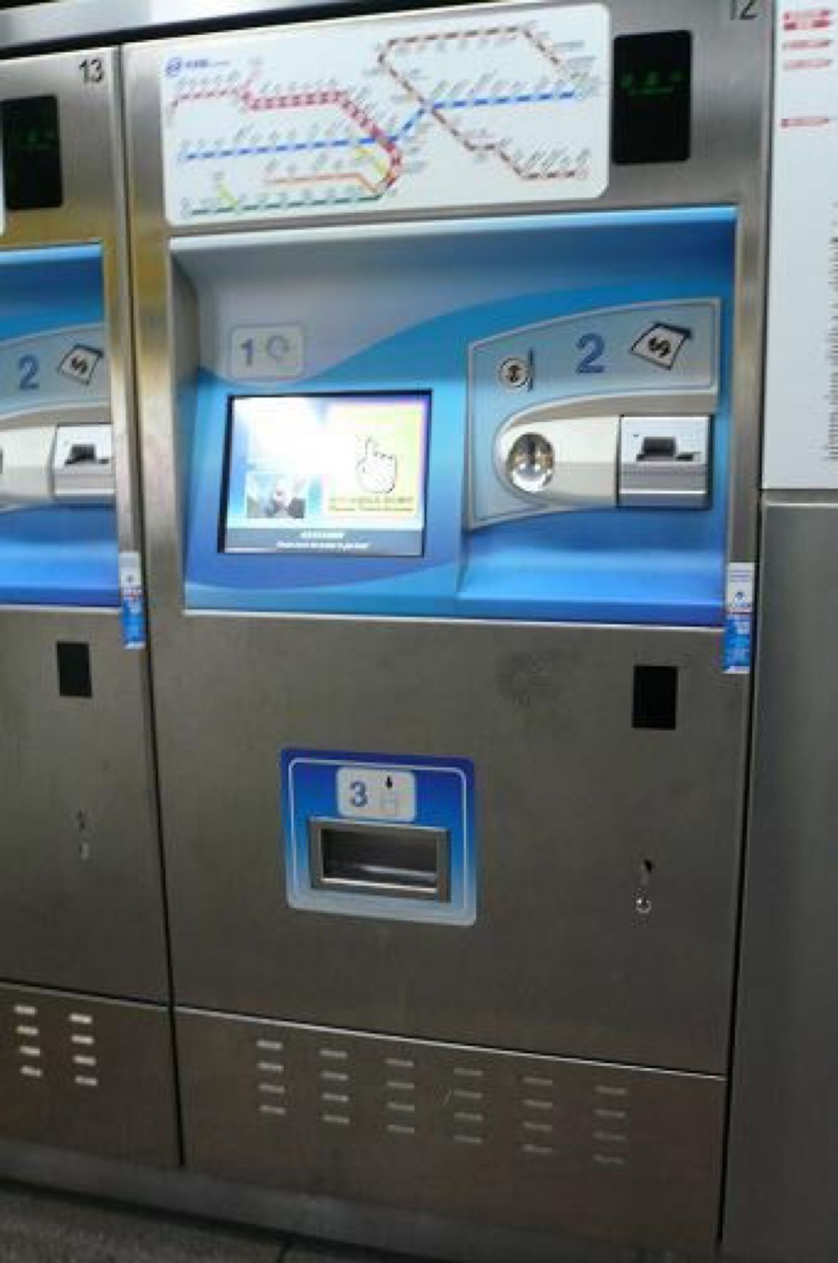 ★3日目

友達が行って見たいと言う【龍山寺 】へ。 
地下鉄で移動です。...